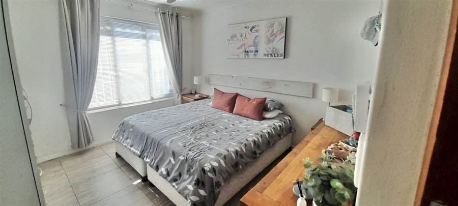 2 Bedroom Property for Sale in Paradise Beach Eastern Cape